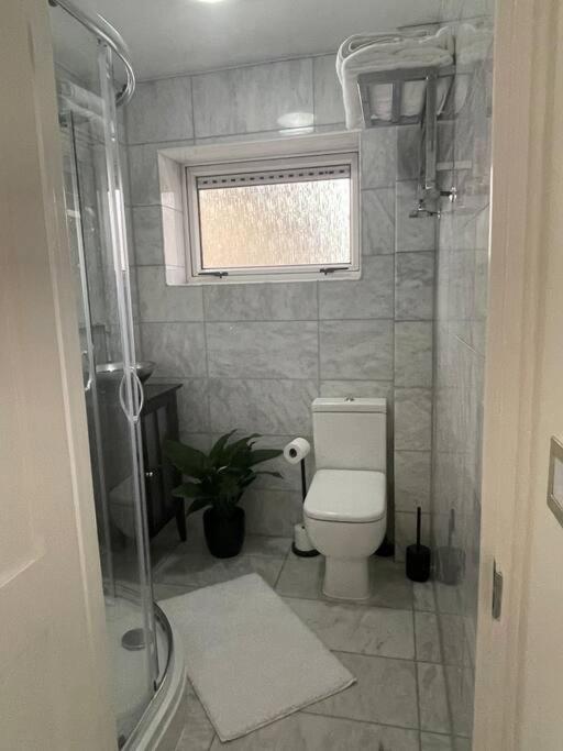 Newly Refurbished Apartment, Near Station & River Apartament *