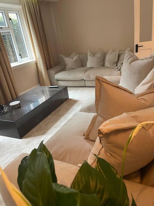 Newly Refurbished Apartment, Near Station & River Apartament *